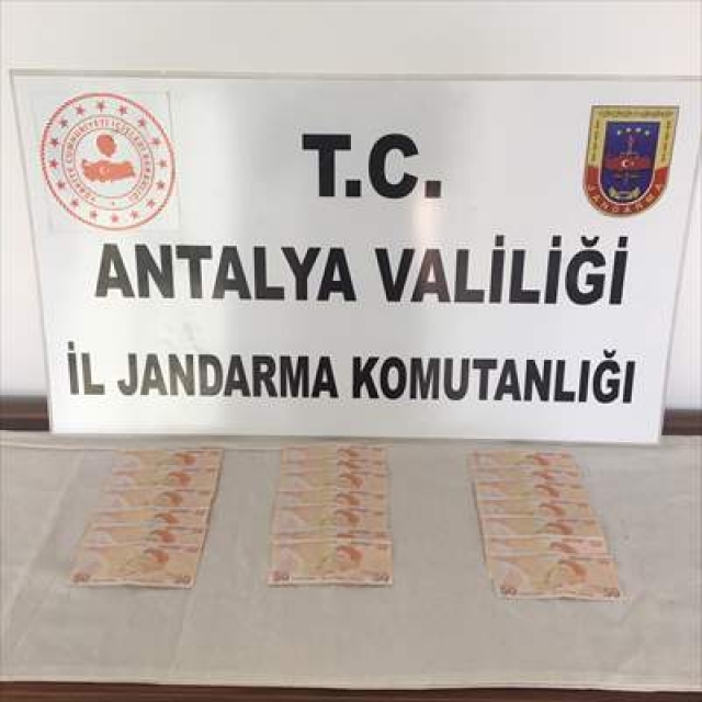 Kargo paketinden sahte paralar çıkınca tutuklandı