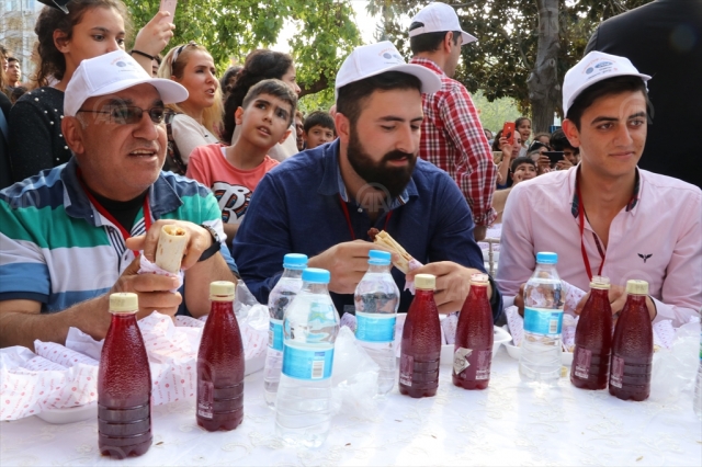 Karnaval kapsamında "Hızlı Kebap Yeme Yarışması" düzenlendi