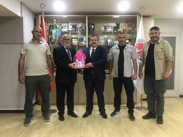 KAYICI ; ‘ÇOK GÜZEL BİR GECE OLDU,
TÜM EMEĞİ GEÇENLERE TEŞEKKÜR EDİYORUM.’