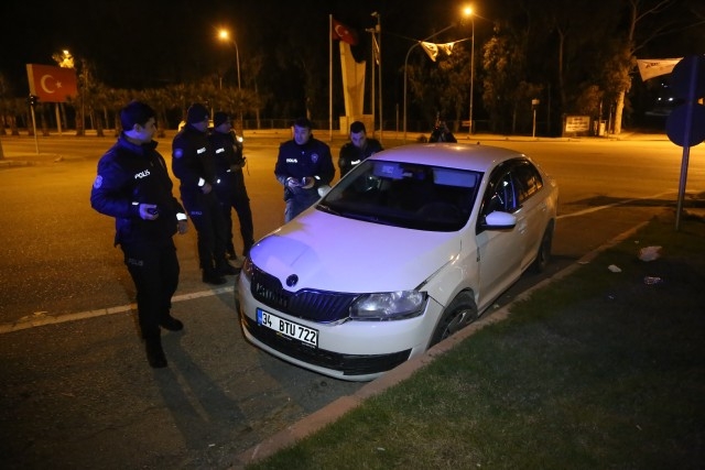 Kaza yapıp kaçtılar, kovalamaca sonucu yakalandılar