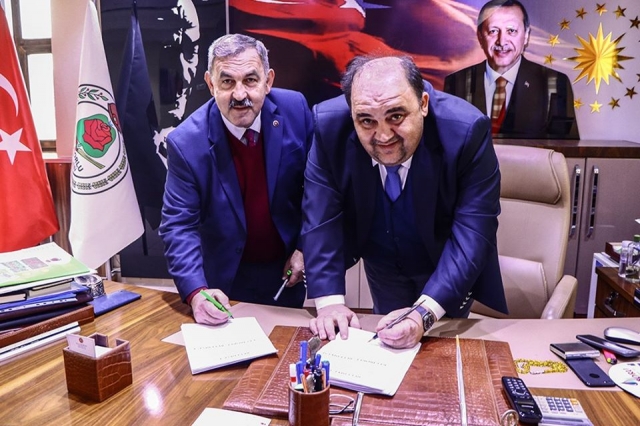 Keçiborlu'da Belediye iş sendikası toplu iş sözleşmesi imzalandı