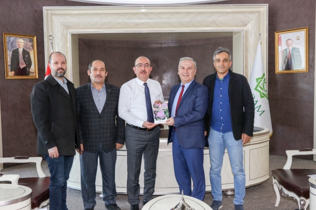 Konya’daki Ispartalılar Belediye Başkanını ziyaret etti