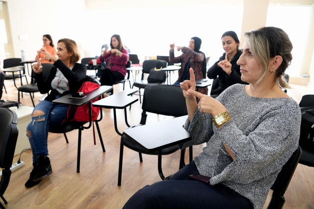 Konyaaltı’nda vatandaşlara, İşaret Dili Kursu 