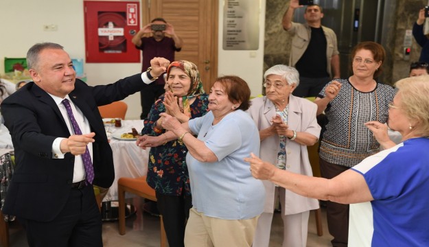 Konyaaltı Yaşlılar Kreşi’nde ‘Anneler Günü’ coşkusu 