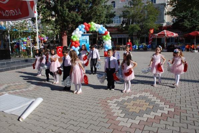 Köylerdeki arkadaşlarını "Oyuncak Kumbarası" ile sevindirecekler