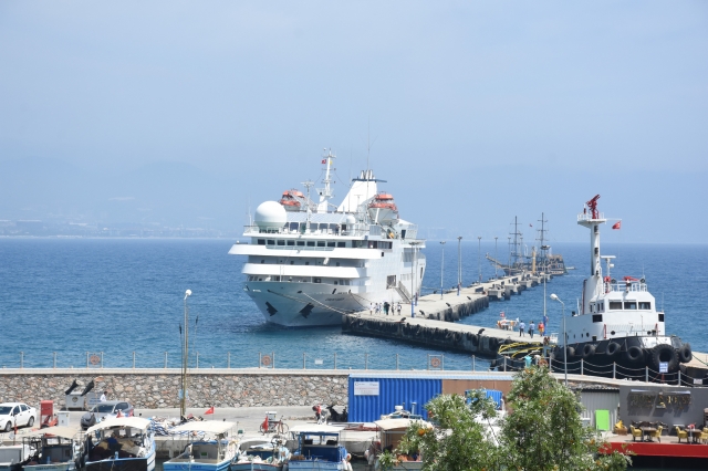 Kruvaziyer yolcularına "mehterli" karşılama