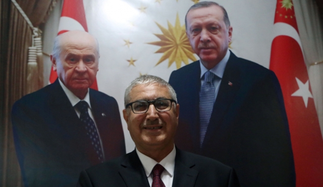 ​Makam odasının kapısını söktürdü