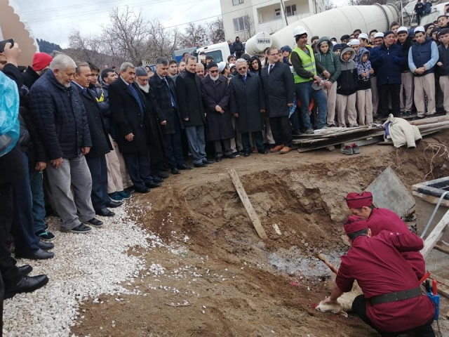 Mekke Eğitim Vakfı'nın 3. Eğitim Binasının Temeli Dualarla Atıldı