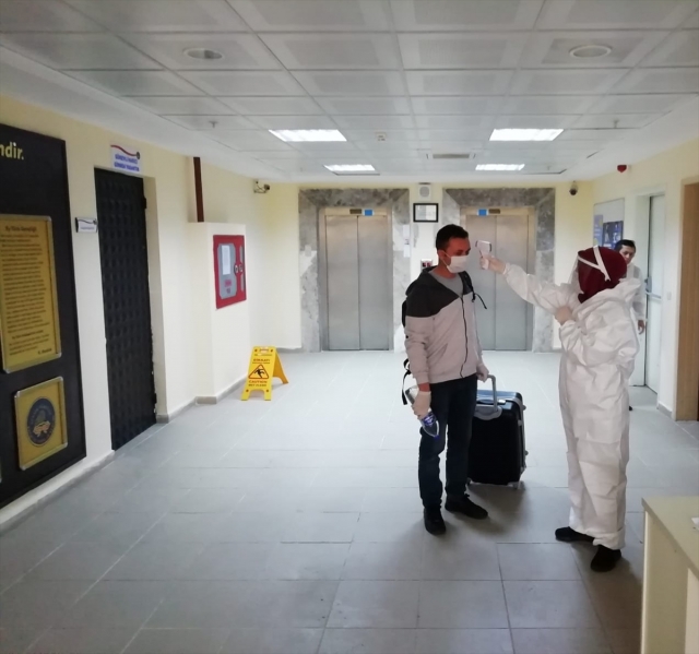 Mersin'de yurttaki karantina süresi dolanlar memleketlerine gönderildi