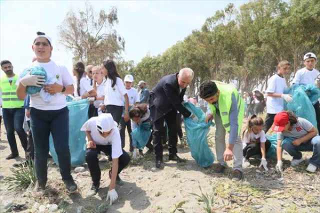Mersin'de deniz kaplumbağalarının yuvalama alanı temizlendi