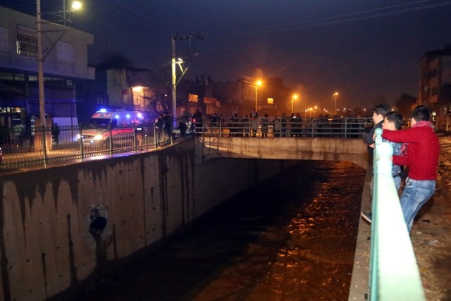 Mersin'de dereye düşen çocuk kayboldu