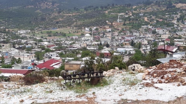 ​Mersin'de etkili olan dolu tarım alanlarına zarar verdi