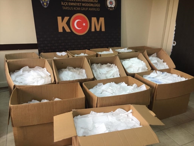 ​Mersin'de kaçak üretilen 70 bin maskeye el konuldu