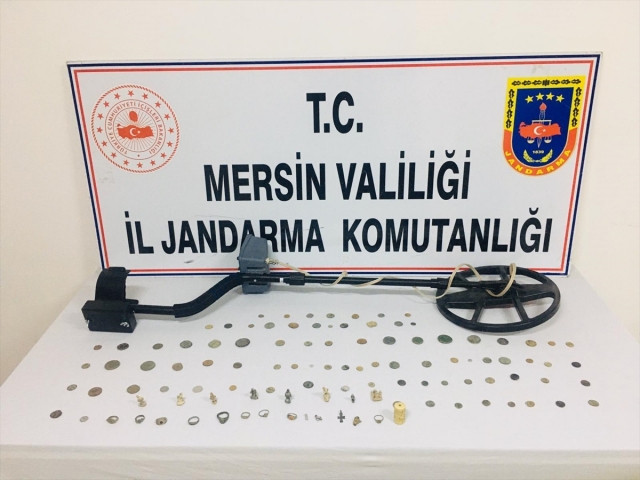 Mersin'de tarihi eser operasyonunda 88 sikke ve çeşitli objeler ele geçirildi
