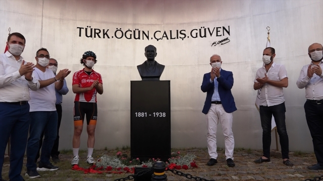 Mersin'deki Atatürk büstü restore edildi