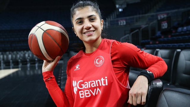 Milli basketbolcu Merve Aydın Fransa'da oynamanın mutluluğunu yaşıyor