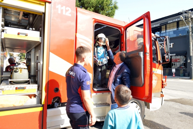 ​Minik öğrenciler ateş savaşçılarını ziyaret etti