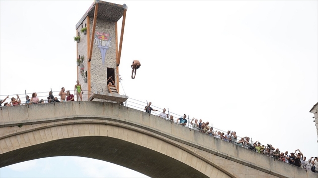 Mostar Köprüsü'nde cliff diving heyecanı