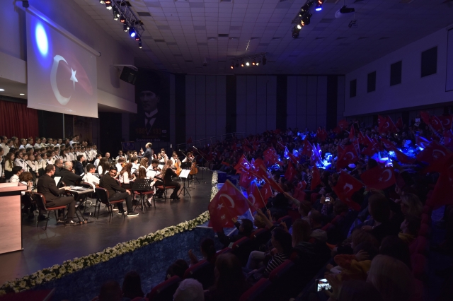 Muratpaşa’da Cumhuriyet ve Atatürk’e vefa konseri  