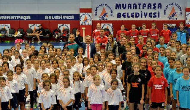Muratpaşa’dan ‘Minik Melekler Hentbol Turnuvası’   