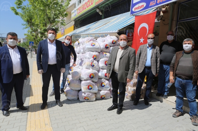 Mut'ta vatandaşlara erzak yardımı