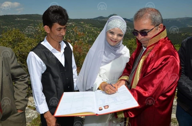 Namrun Kalesi'nde nikah kıyılmaya başlandı