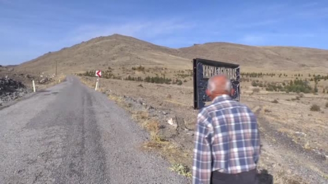  Ölen oğlunun anısına diktiği ormana öğrencileri sahip çıktı