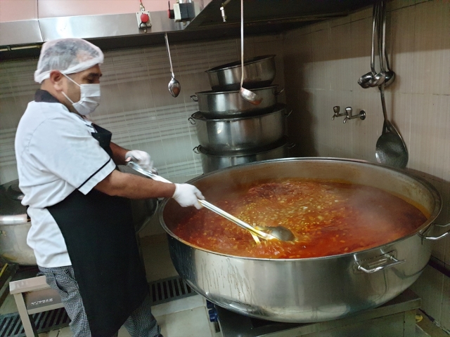 Osmaniye'de ihtiyaç sahibi 2 bin kişiye ramazan boyunca sıcak yemek dağıtılıyor