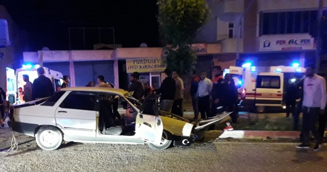 Osmaniye'de iki otomobil çarpıştı: 5 yaralı