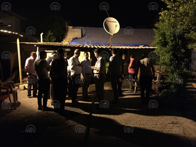 Otomobilini park etmek isterken kızını ezdi 