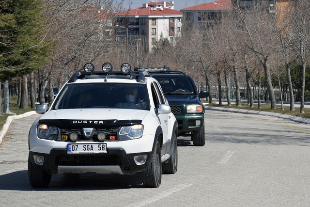 Özel çocuklar zorlu arazi şartlarını bir bir
aştılar, mutluluklarına mutluluk kattılar