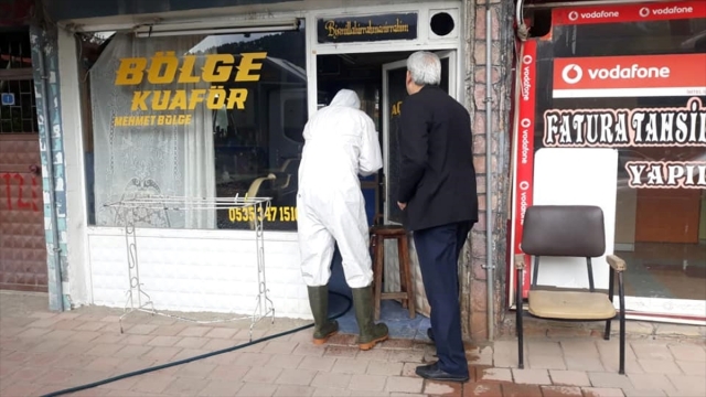  Pozantı'da güzellik salonu, berber ve kuaförler dezenfekte edildi
