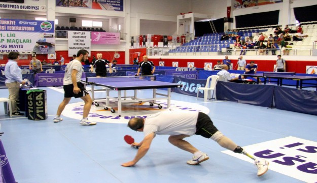 Protezli sporcu masa tenisinde engel tanımıyor 
