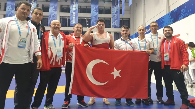 Rıza Kayaalp'ten altın madalya
