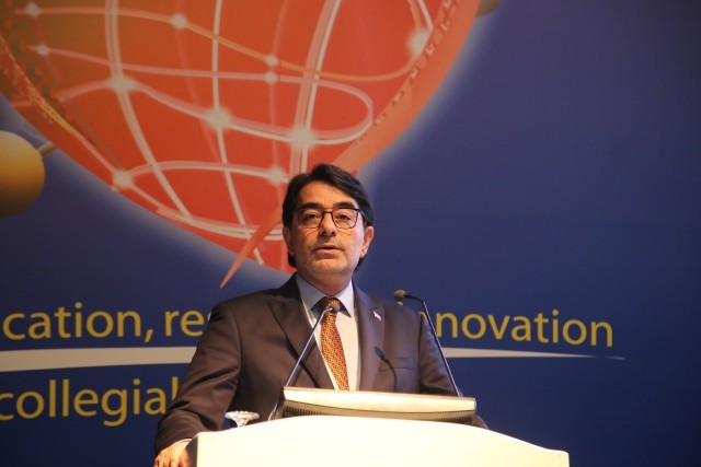 "Sağlık sektöründe kadınlar daha fazla kazanıyor"