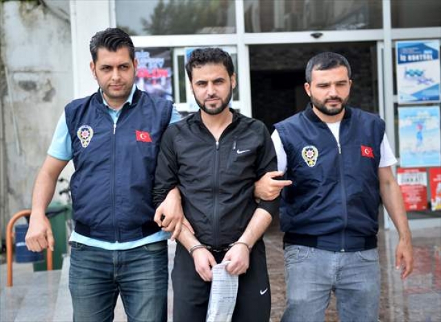 "Sahte doktor" muayenehane açıp kartvizit bastırmış