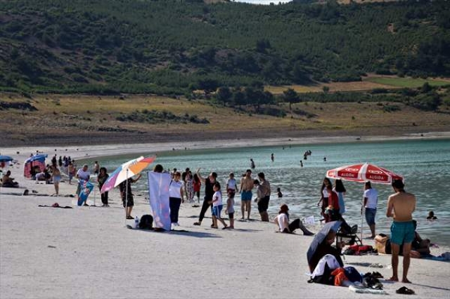 Salda Gölü bu yıl da ziyaretçilerini "büyülüyor"