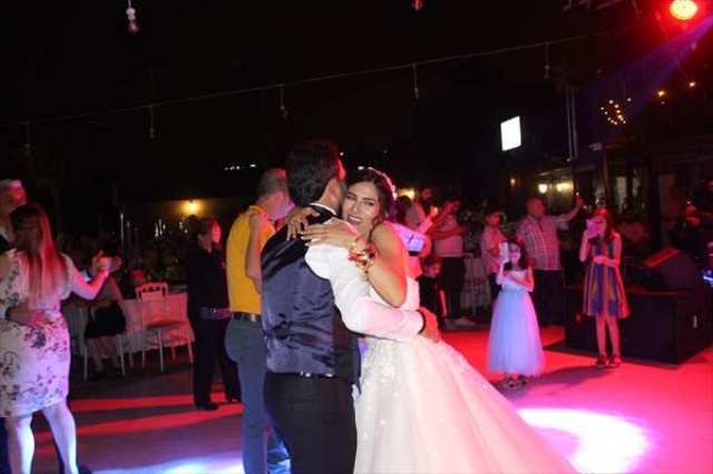 Sanatçı Niran Ünsal nikah şahidi oldu