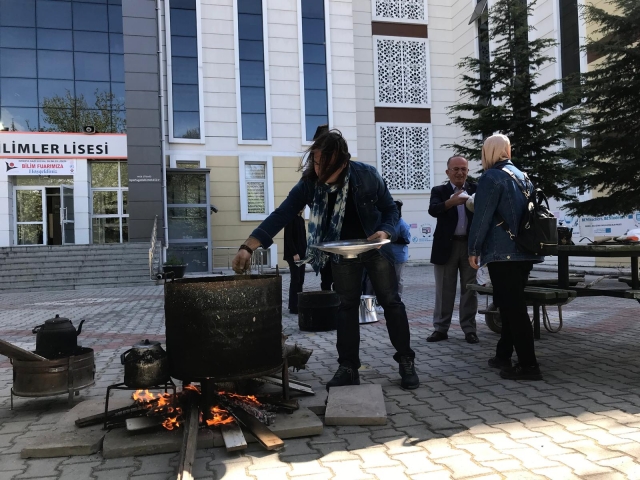 SDÜ Kökboyama ile TÜBİTAK 4006 Bilim Fuarı'nda