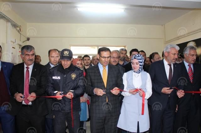 Şehit eşinin adına kütüphane yaptı