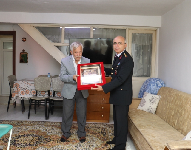 Şehit Jandarma Uzman Çavuş Orhan Burak Büyükçaylı’nın Ailesine Şehadet Belgesi Verildi