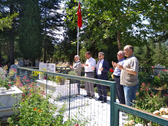 Şehit Komiser Demir Kabri Başında Anıldı