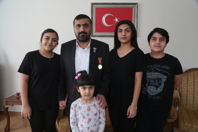 Şehit ve gazi çocukları, hazırladıkları kliple vatandaşları balkonlara davet etti