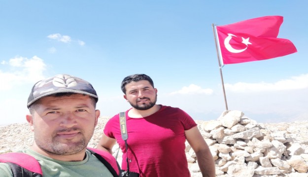 Şehitler için 3024 Rakıma Türk Bayrağı dikti  