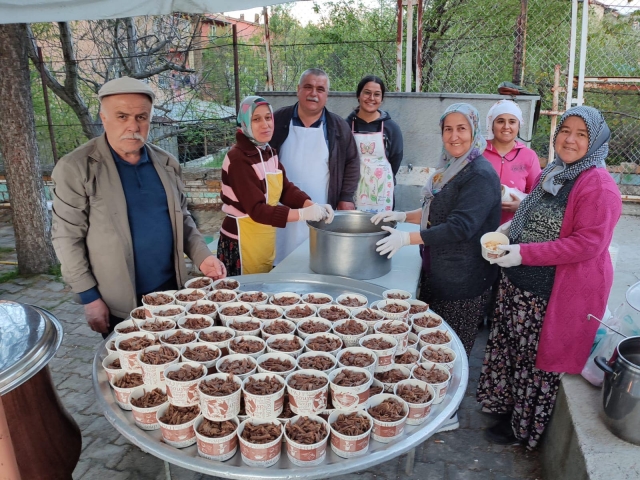 Senirkent’te Komşuluk Kültürü Ramazan Ayında Yaşatılıyor