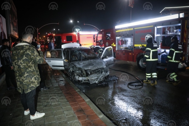 Seyir halindeki otomobil yandı