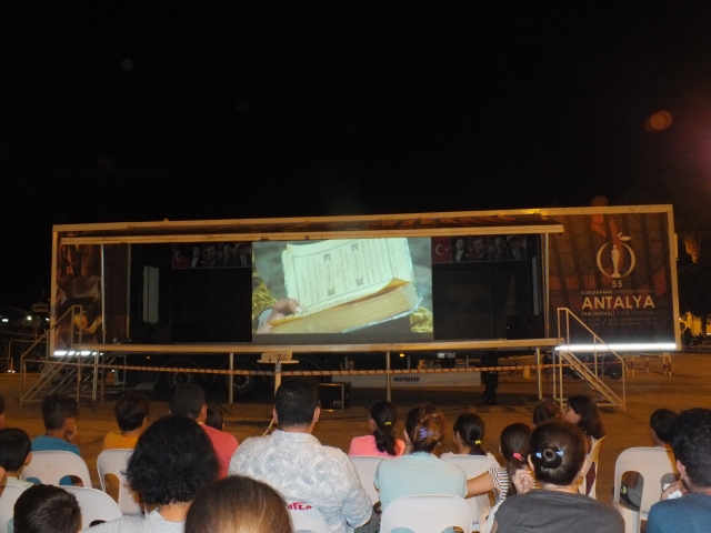 Sinema tırı Kaş'ta 