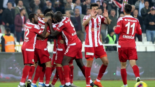 Sivasspor Teknik Direktörü Çalımbay: Şampiyonluk kolay bir iş değil