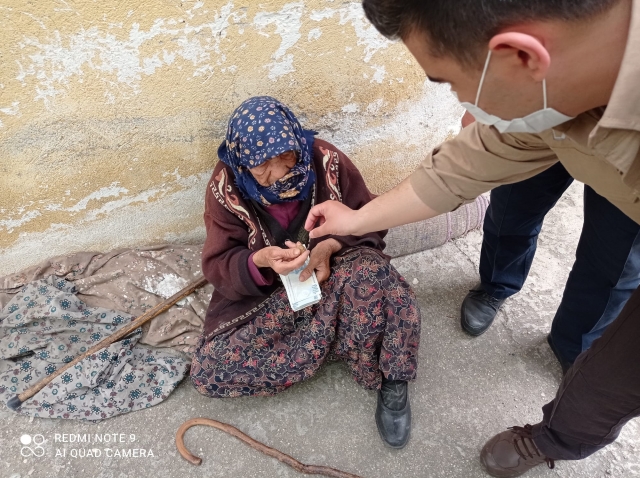 ​Sosyal Destek Ödemeleri, Hak Sahiplerinin Evlerinde Yapılıyor