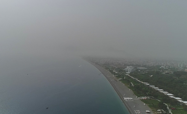 Suriye üzerinden gelen toz bulutu Antalya'ya giriş yaptı 